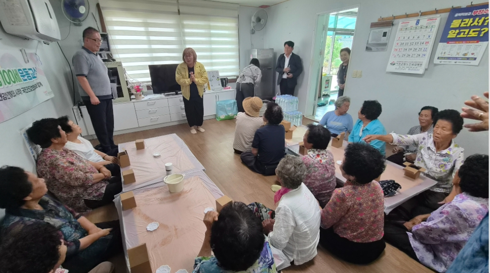 거창군 가조면장, 무더위쉼터 점검으로 현장행정 본격 시작