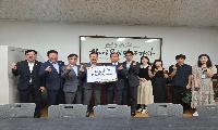 김종욱 영대프라임연합의원 대표원장 · 최중주 ㈜케이닉스 대표이사, 거창대성고등학교에 발전기금 1,000만 원 기탁